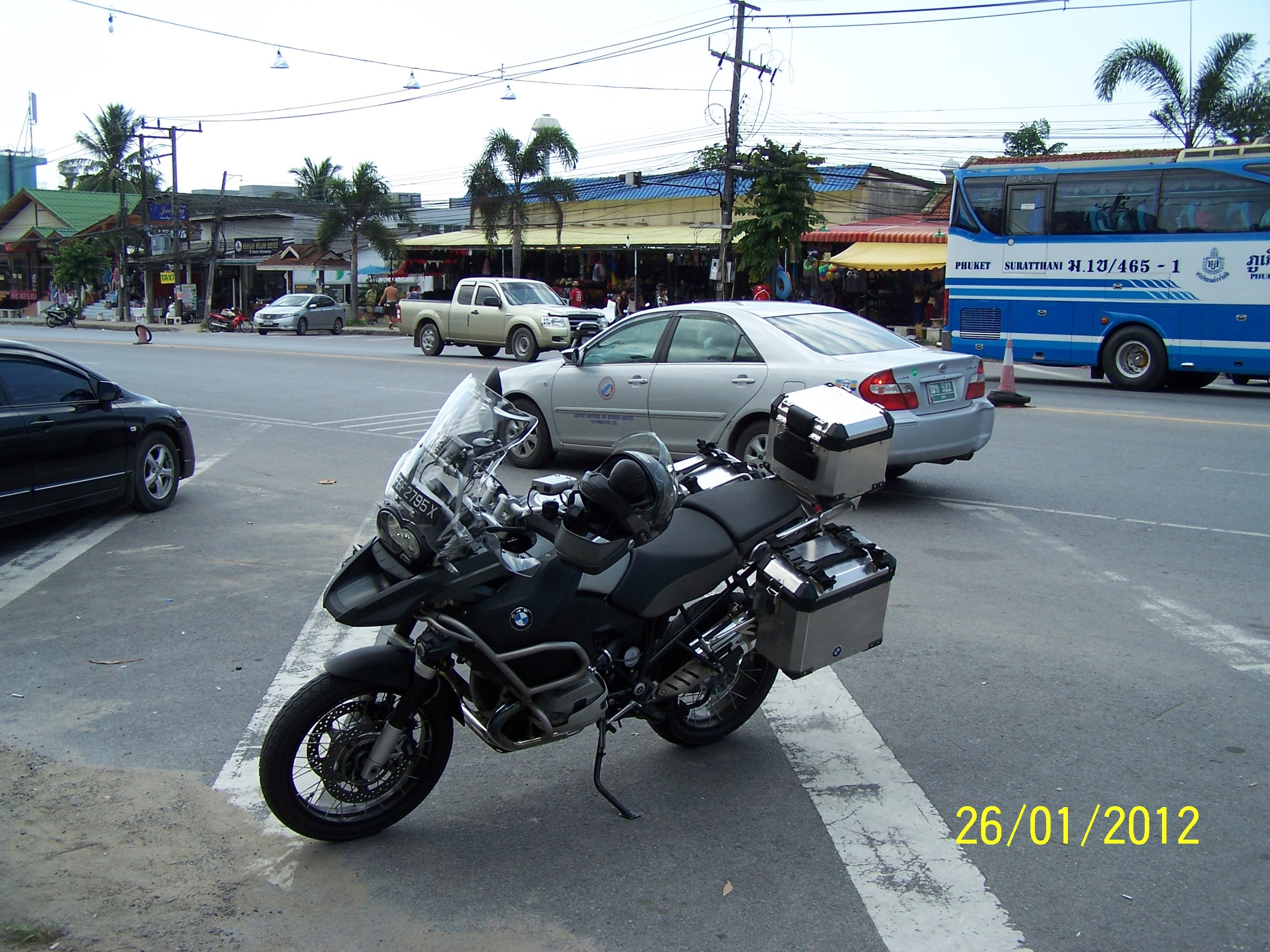 Khao lak Hauptstrasse leider nass