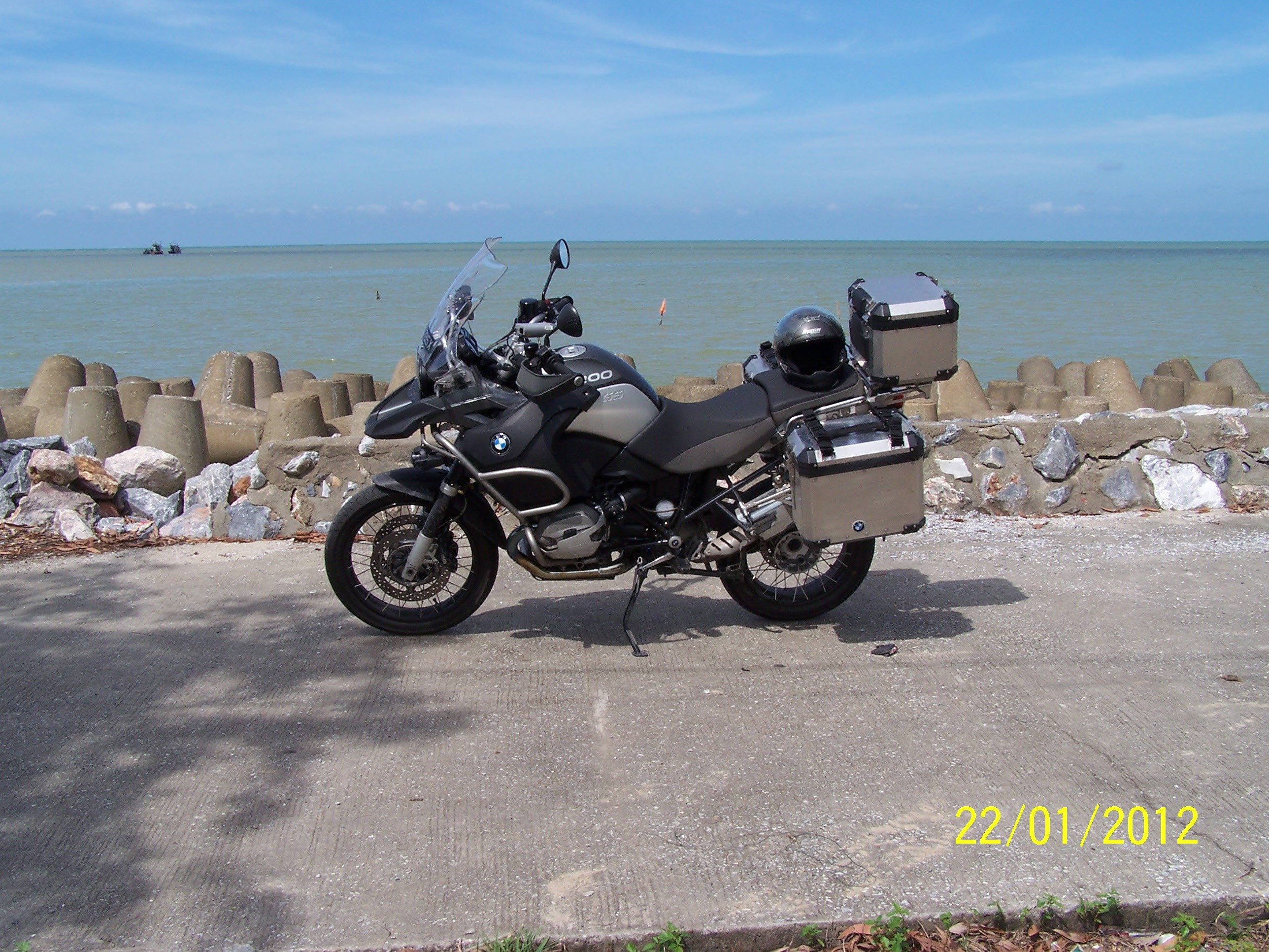 Erster Stopp in Thailand am Meer